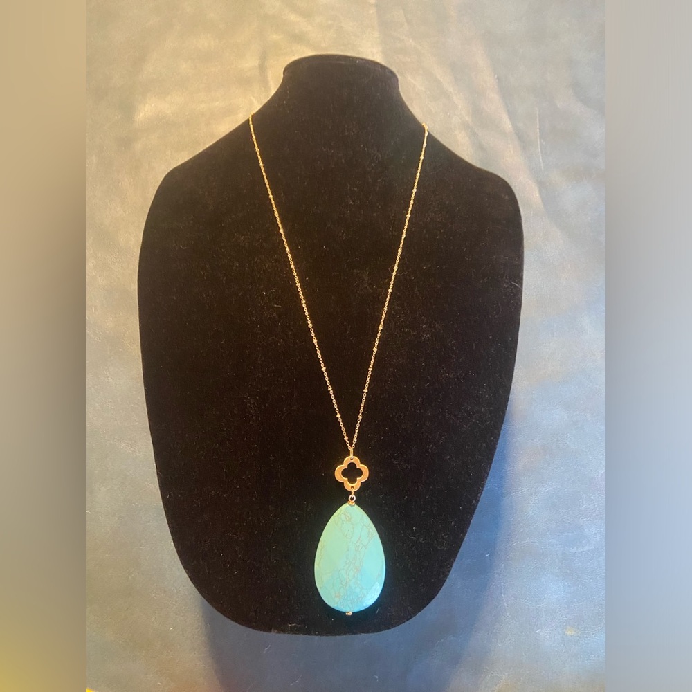 Turquoise semi precious stone pendant necklace